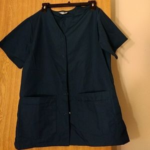 Scrub top snap button front. Caribbean blue size m
